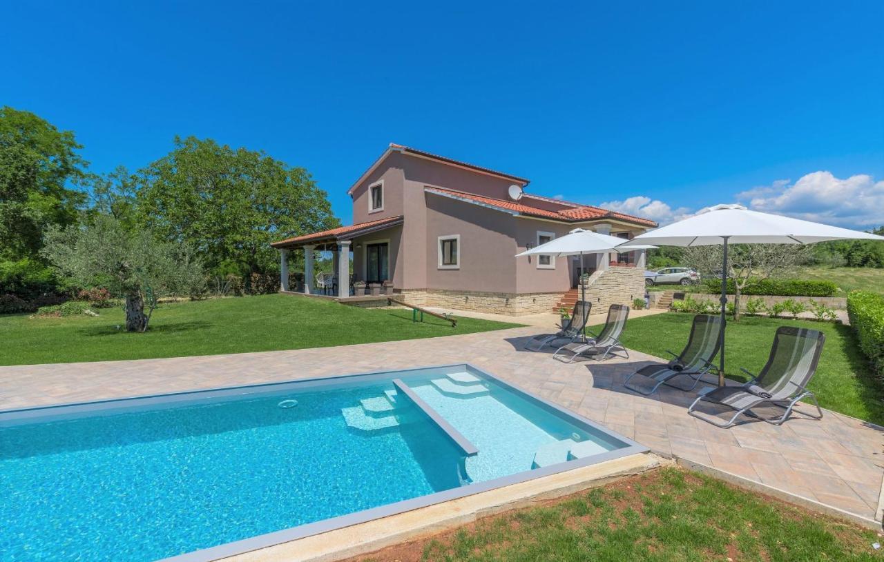 Holiday House Vita Tinjan ภายนอก รูปภาพ
